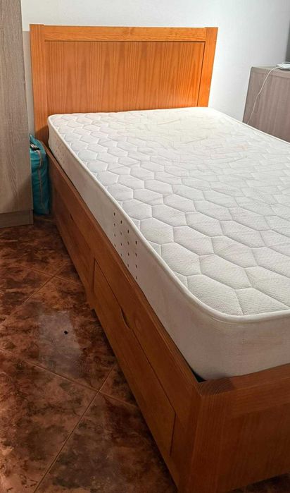 Cama de solteiro com colchão