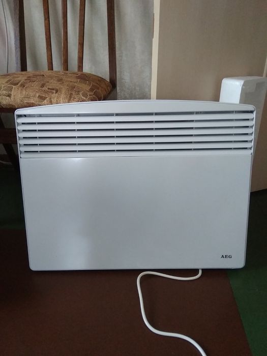 Конвектор Настінний Електричний AEG 1.0 кВт модель WKL 1003 S