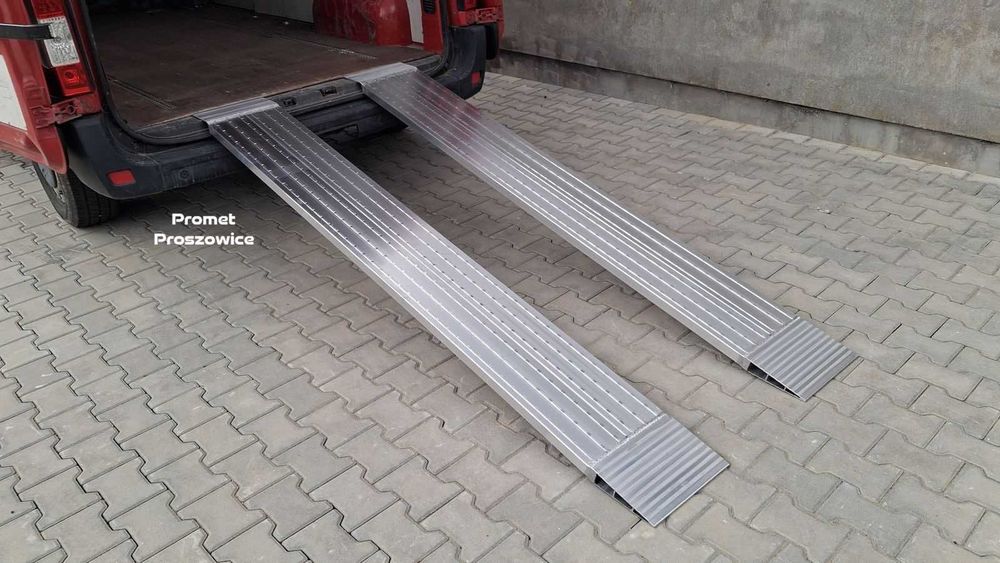 2 Lekkie Najazdy Aluminiowe Panelowe Frezowane do Busa Przyczepy 32cm szerokie