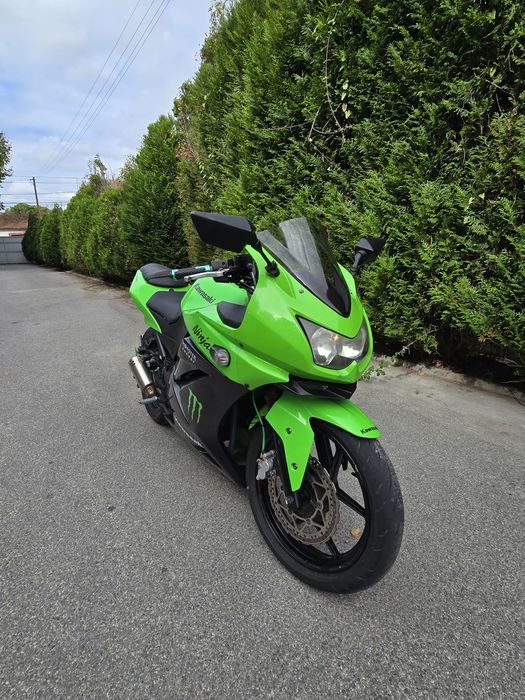 Kawasaki Ninja 250R (EX250K) 2011 – Excelente estado, pronta a circular