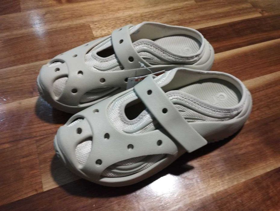 Жіночи crocs - з Европи