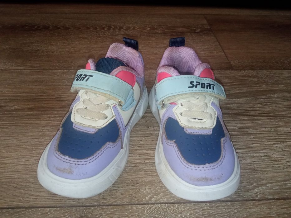 Кроссовки детские  размер 22