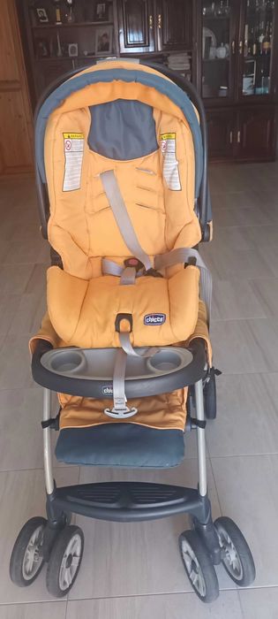 Carrinho de bebé com ovo como novo