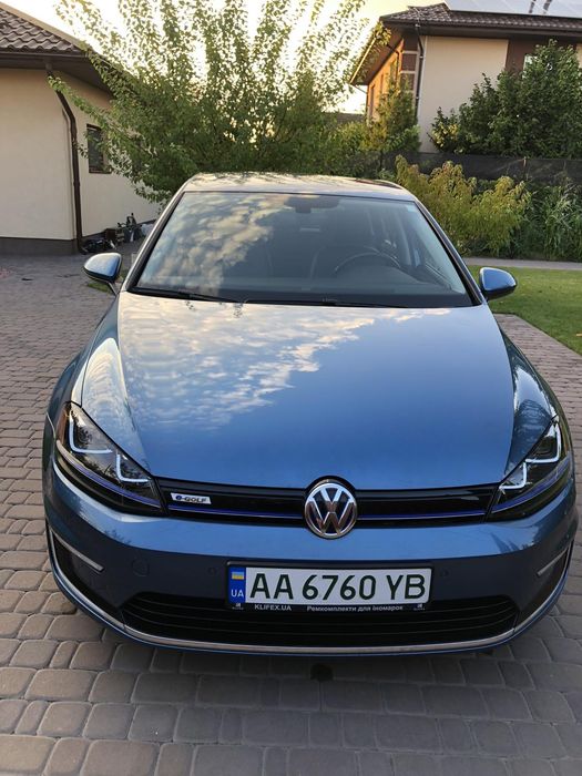 Продам Volkswagen E-golf 2016