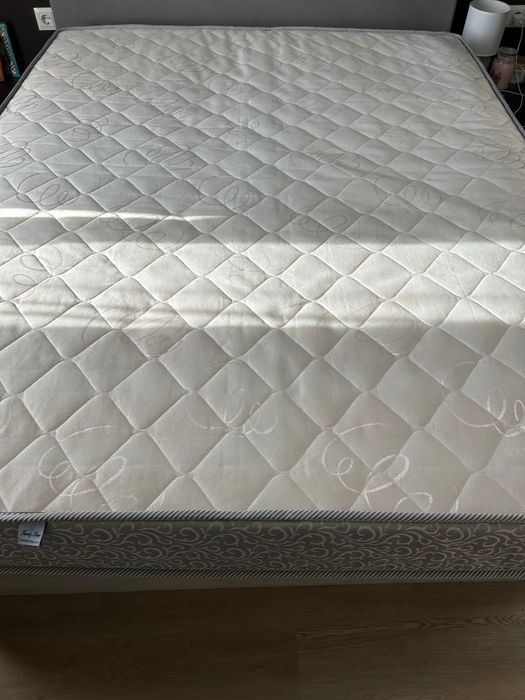 Матрац б/у в гарному стані