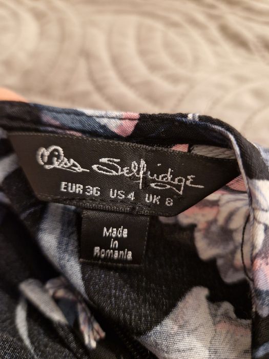 Czarna sukienka w kwiaty Miss Selfridge, rozmiar S, 100% wiskoza