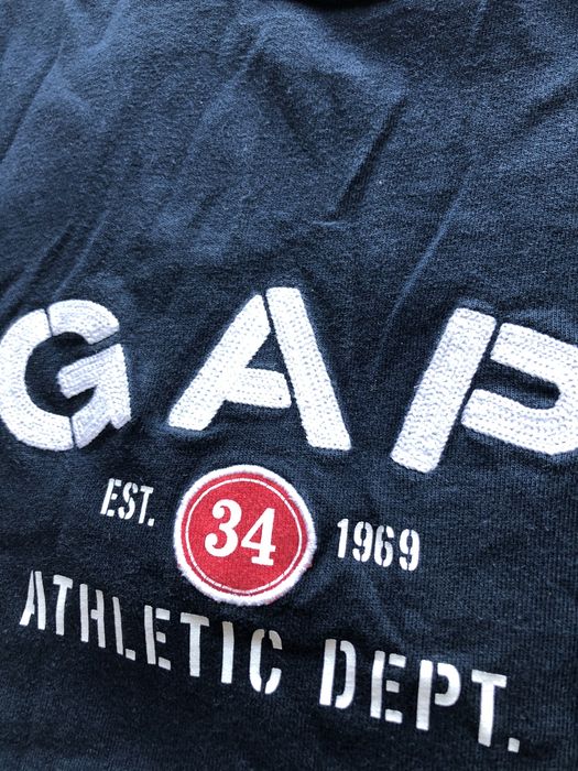 T-Shirt azul escura rapaz - GAP - 7/8 anos