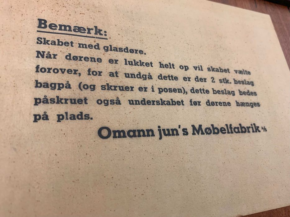 Aparador com vitrine em pau santo, nórdico