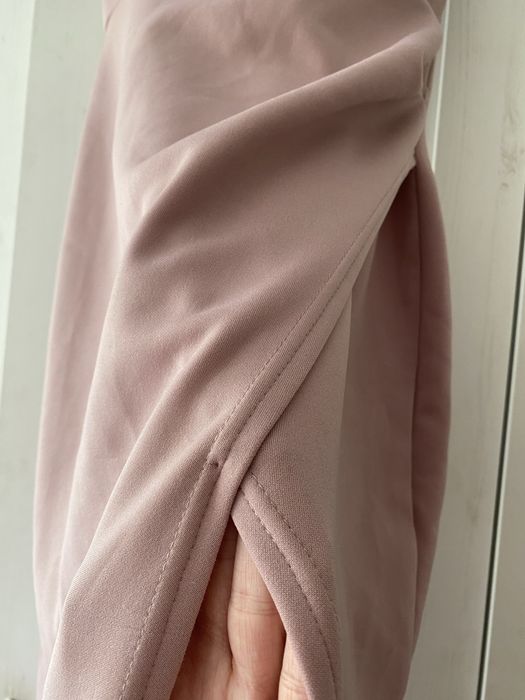 Różowa sukienka maxi Boohoo M 38 falbanka hiszpanka wesele