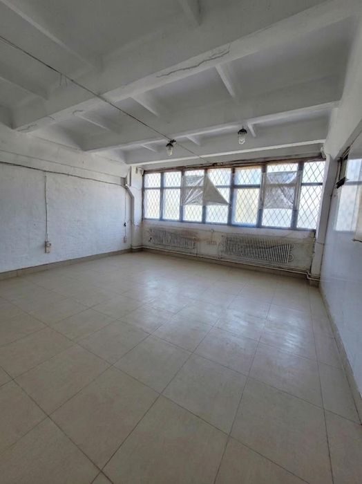 Виробництво 650м2 з 2 вантажними ліфтами