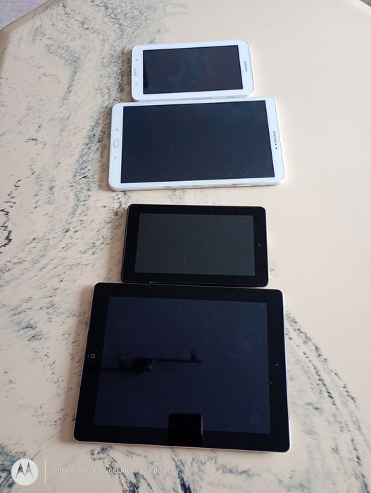 Zestaw tabletów na części