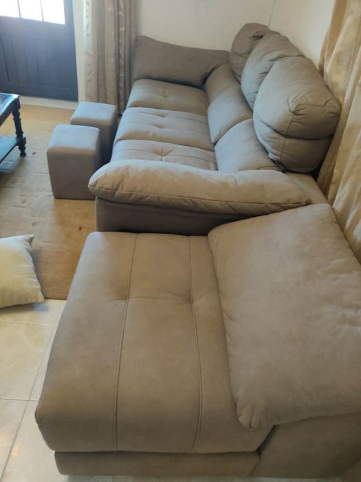 Sofá Modular Extensível Bege + Pouf Grande + 2 Pufs Pequenos (Excelente Estado)