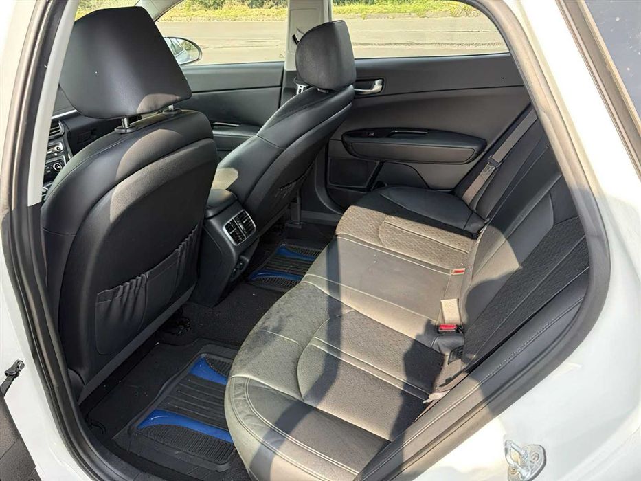 Kia Optima Hybrid      2017