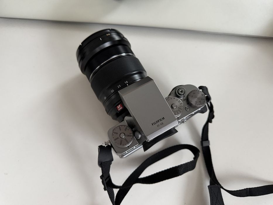 Aparat Fujifilm x-t2 +obiektyw Fujinon XF 16-55 mm+ dodatki