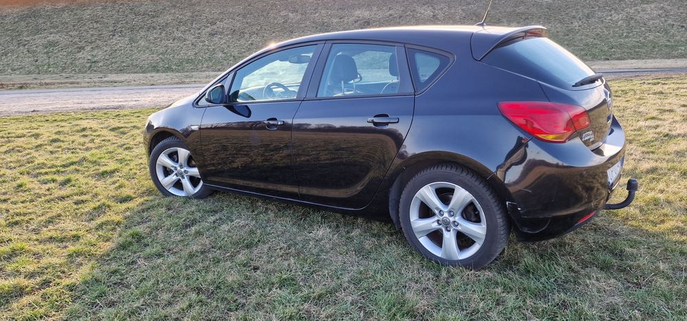 Opel Astra J hatchback 2011 r.