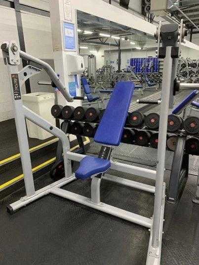 Exigo Iso-Lateral Front Pivot Shoulder Press – maszyna na barki