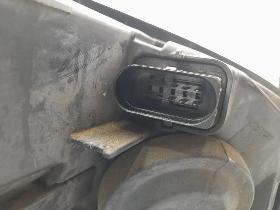Ótica / farol esquerda VOLKSWAGEN Golf VII (5G1, BQ1, BE1, BE2)