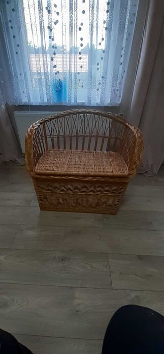 Kosz wiklinowy  z siedziskiem