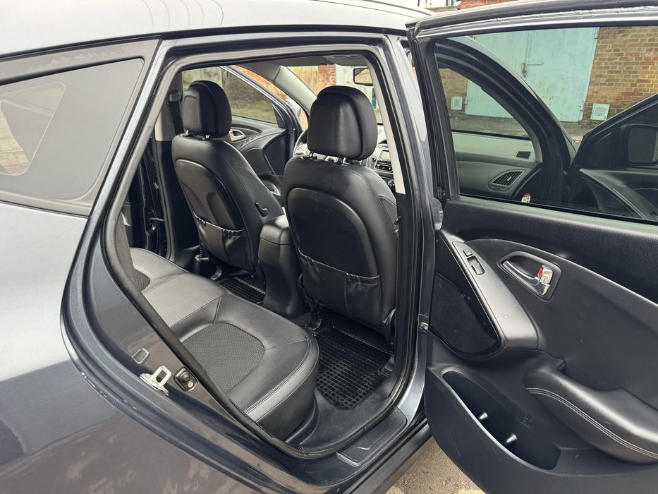 Продам офіційний HYUNDAI IX35 гбо повний привід