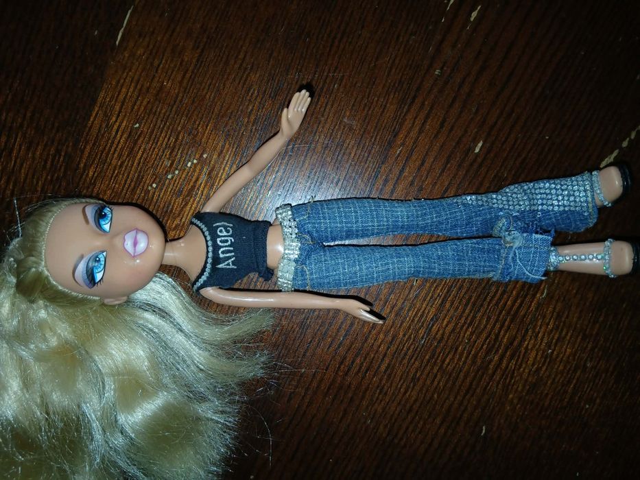 Lalka  BRATZ  . .