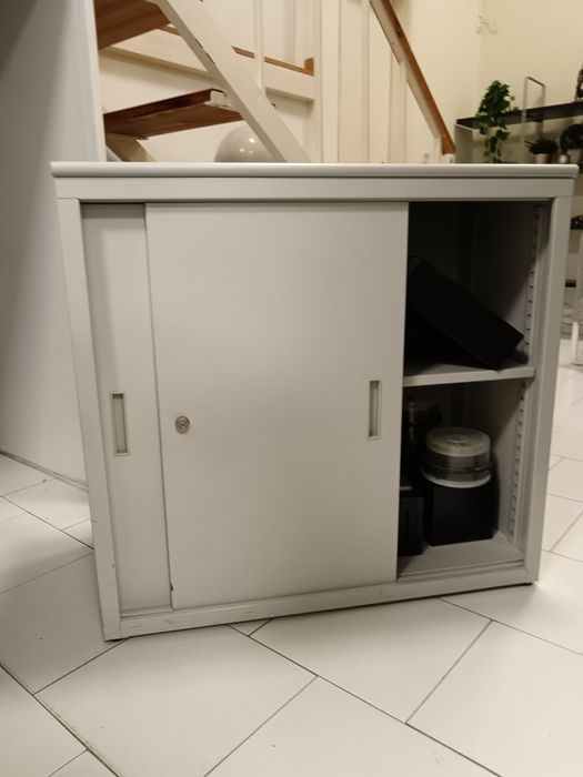 Móvel escritório em metal cinzento