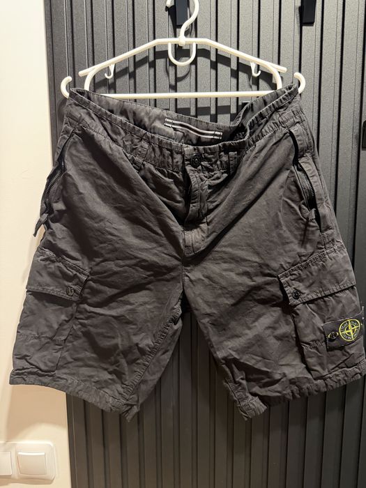 Черный шорты Stone Island