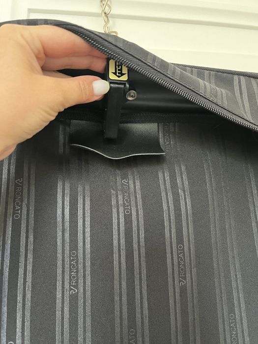 Elegancka torba/pokrowiec na garnitur firmy Roncato