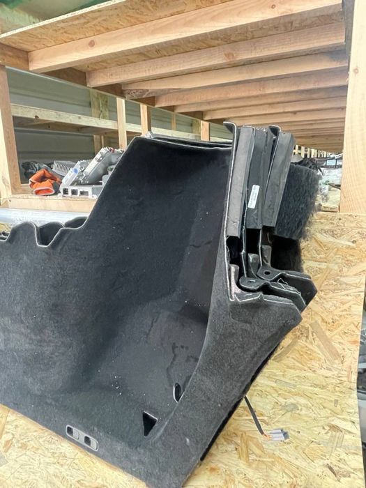 Обшивка багажника  tesla Y