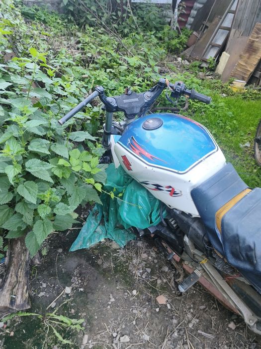 Продам ціліком    Suzuki gsx550 x moto