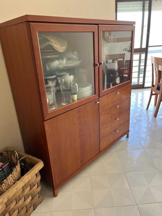 Vendo mobília de sala de jantar em madeira cerejeira