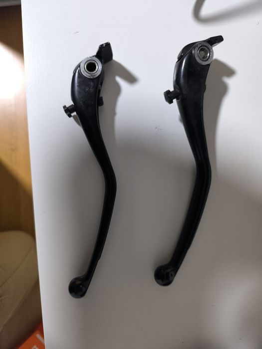 Manetes Ducati - não são originais