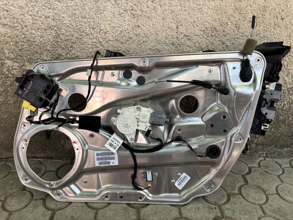 Переднє праве скло на Mercedes w204
