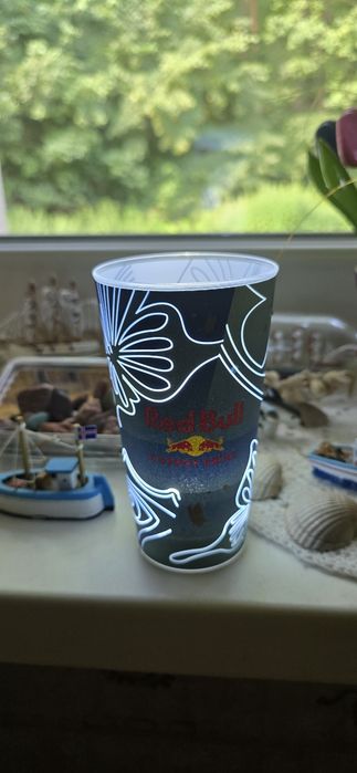 Dwa kubki Tomorrowland iluminacyjne podświetlane edycja 2026.