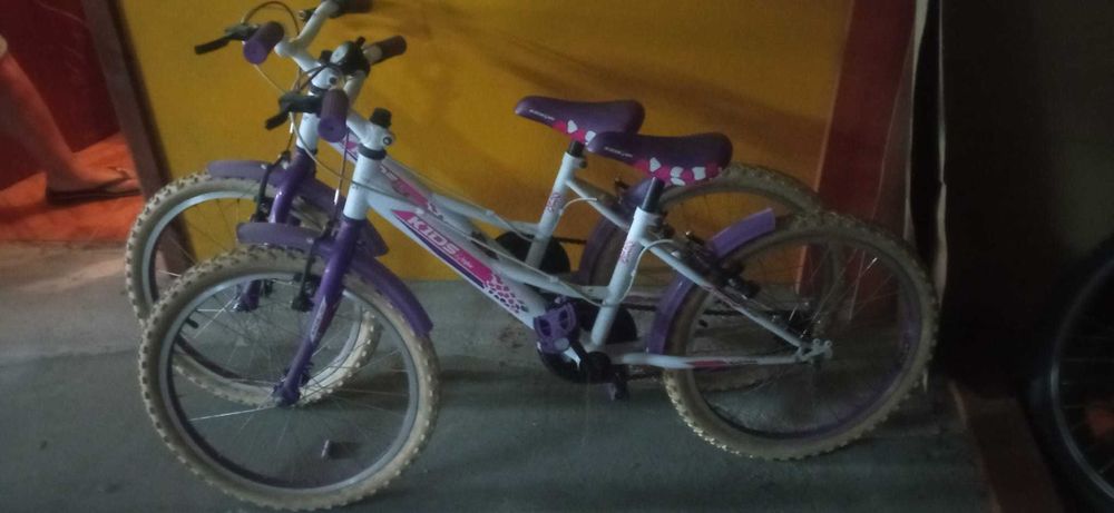 Bicicletas de criança como novas