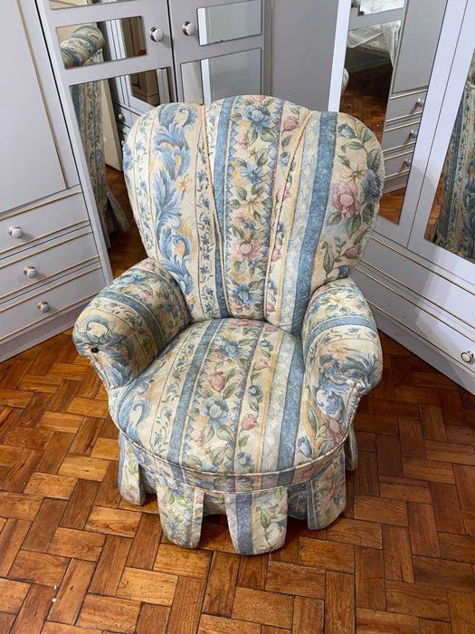 Poltrona Clássica de Quarto / Leitura – Estado Irrepreensível