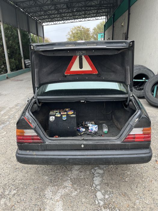 Mercedes-Benz W124 E230