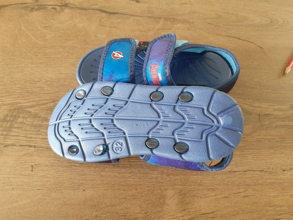 Новые детские босоножки для мальчиков  Spiderman. Размер 32.
