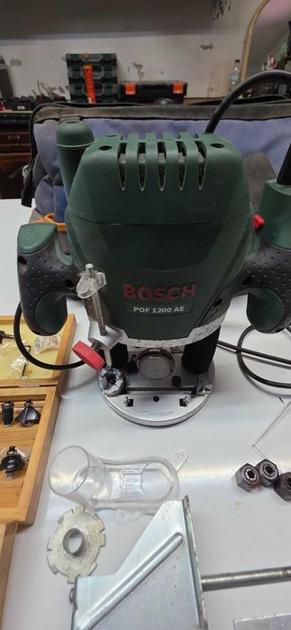 Tupia Bosch com acessórios e rebarbadora Black&Decker preço para os 2 artigos