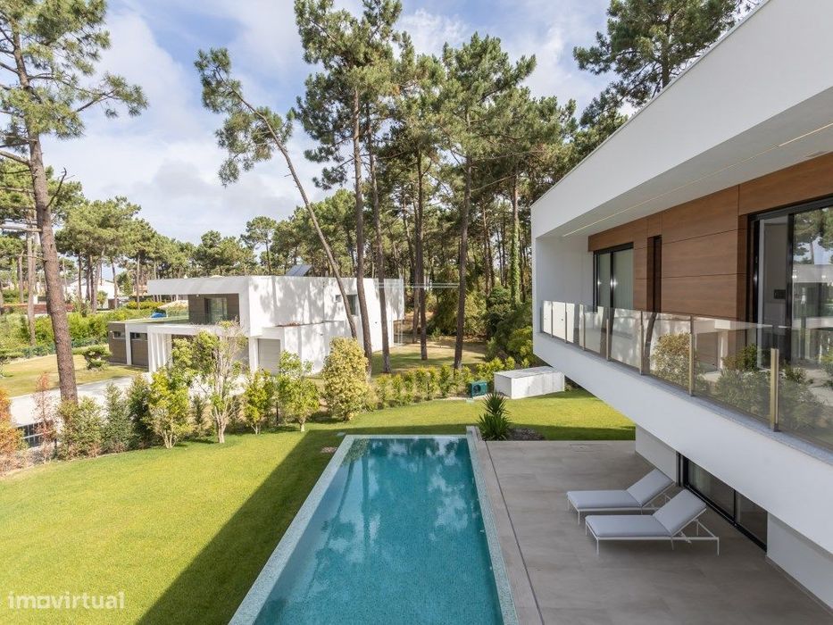Moradia isolada nova, com cave e piscina. - Herdade da Aroeira