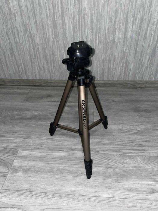 Штатив для камери