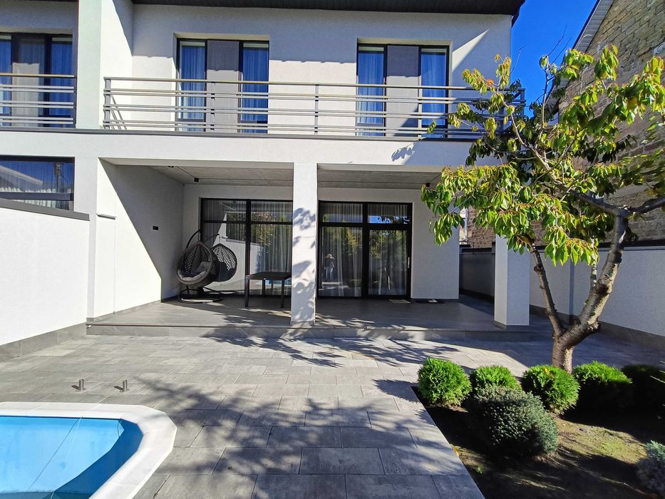 Новый дом с бассейном на Таирова | Одесса. Ремонт, мебель.