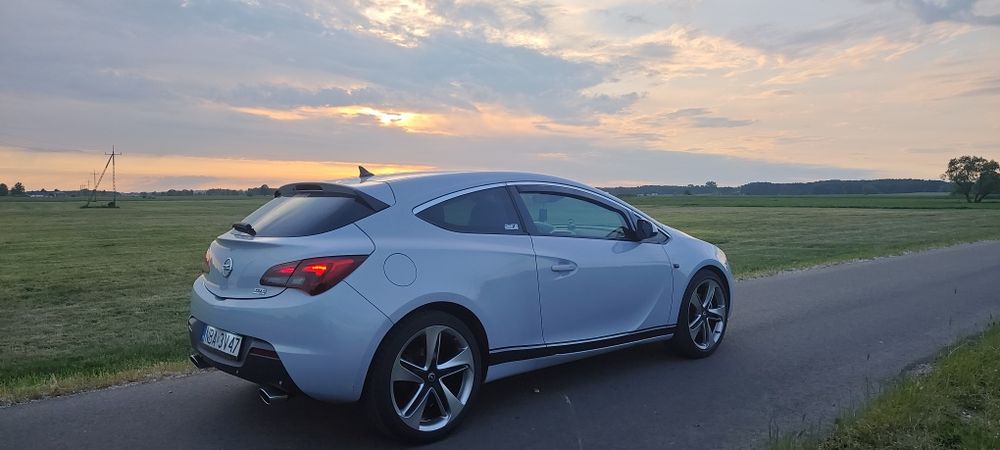 Opel Astra J GTC 2.0CDTI