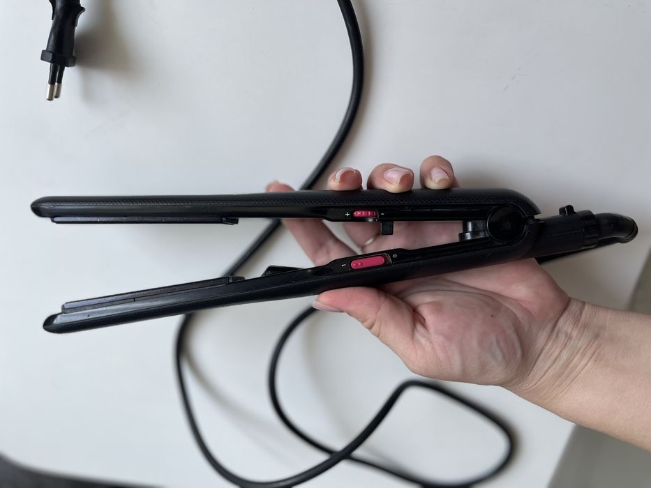 Випрямляч для волосся Rowenta