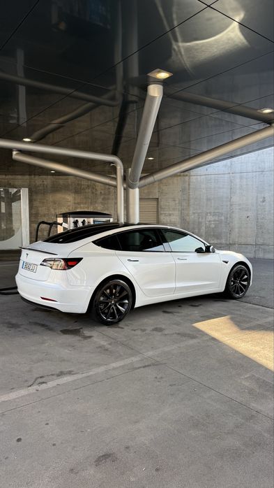 Tesla model 3 325cv