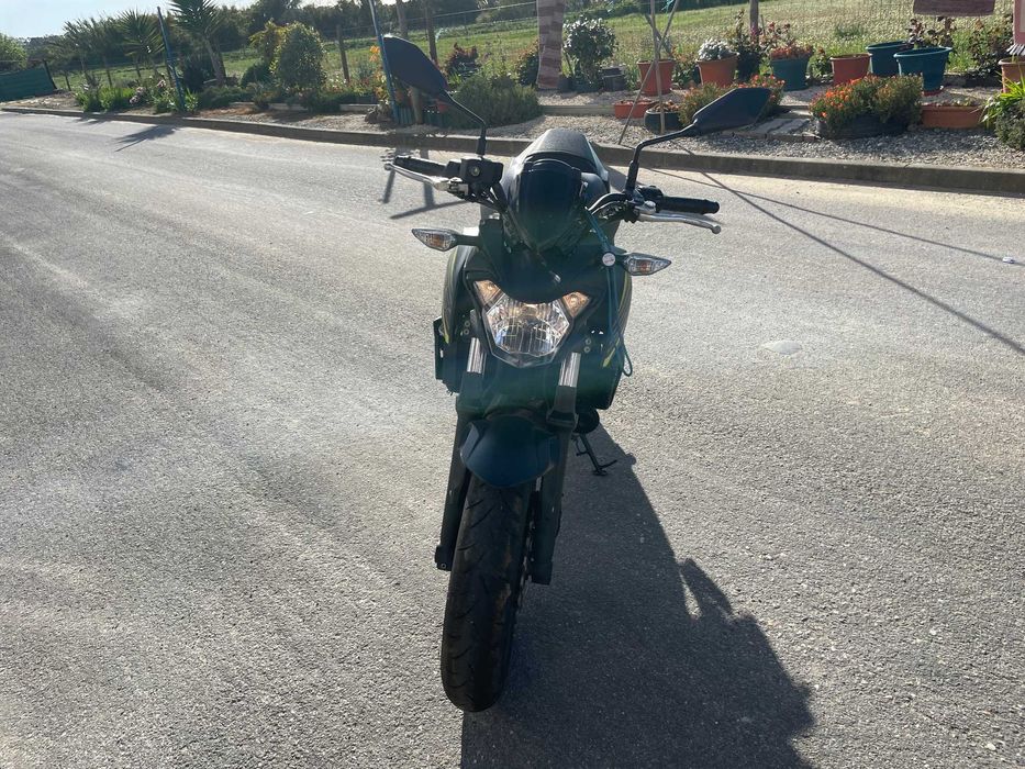 Kawasaki Z650 impecável