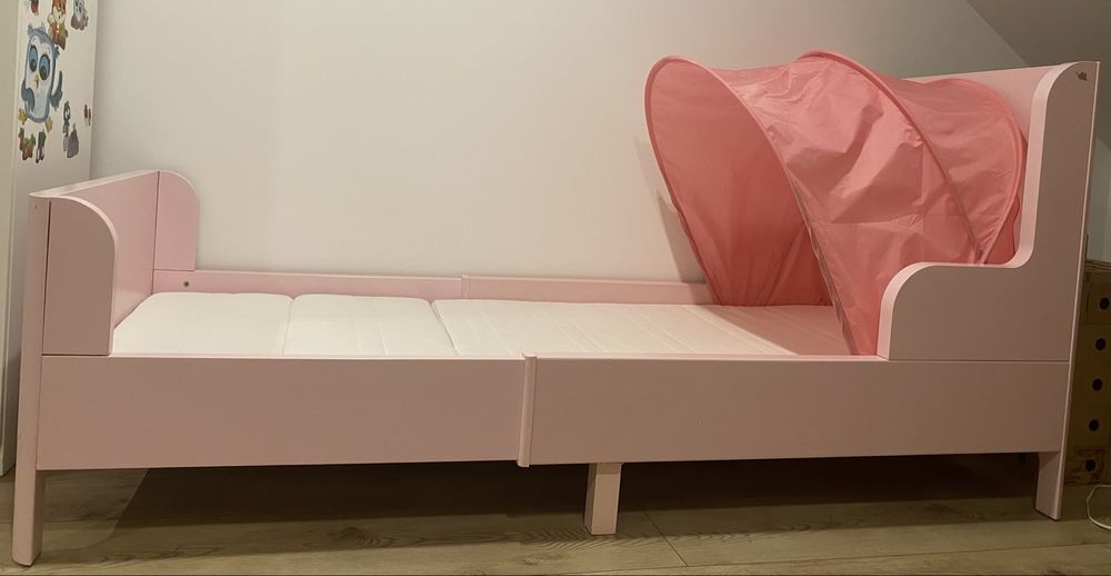 Łóżko dla dziewczynki.