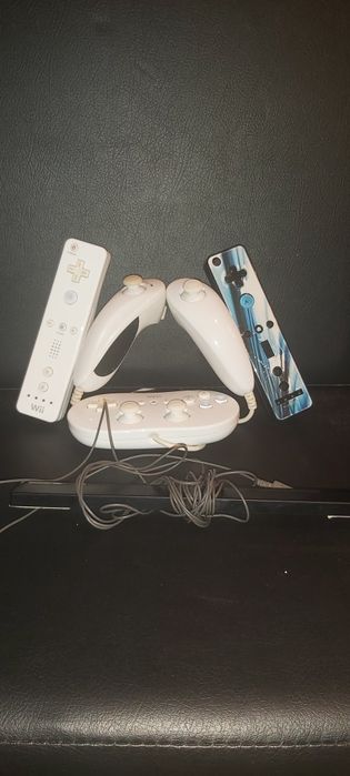 Nintendo Wii com comandos e jogos