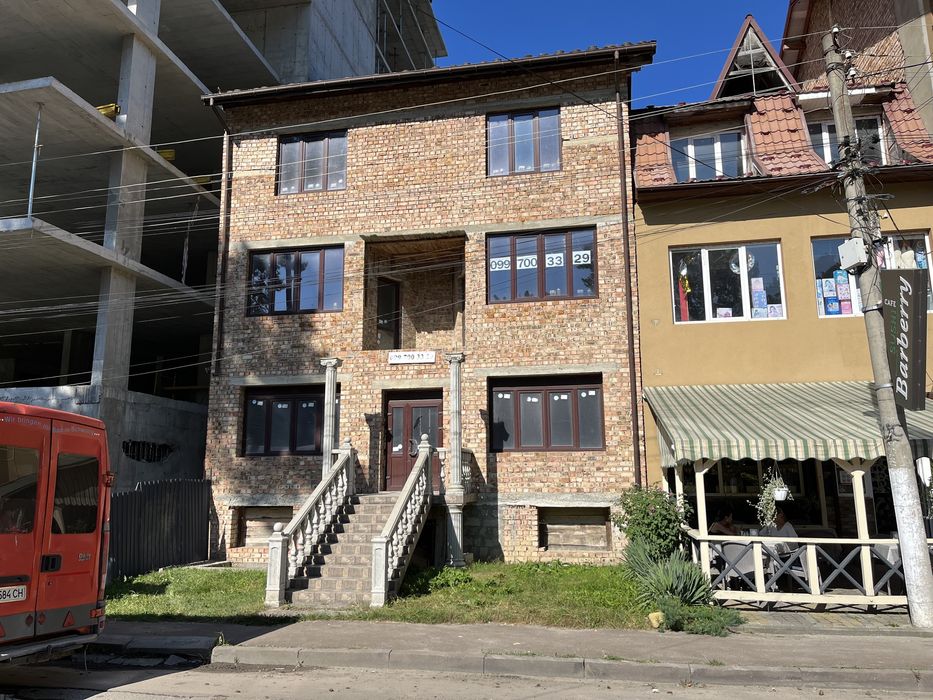 Продаж будівлі в центрі Яремче