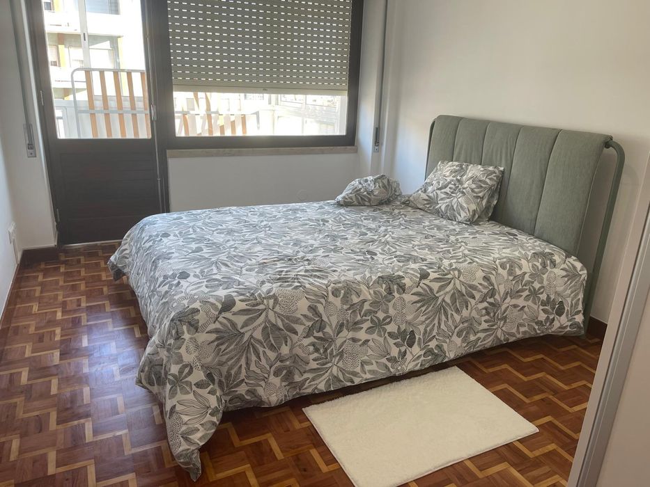 quarto individual em Almada (25 de Abril - Cacilha)