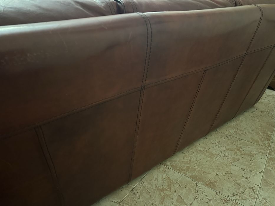 Sofá Moderno 100% pele